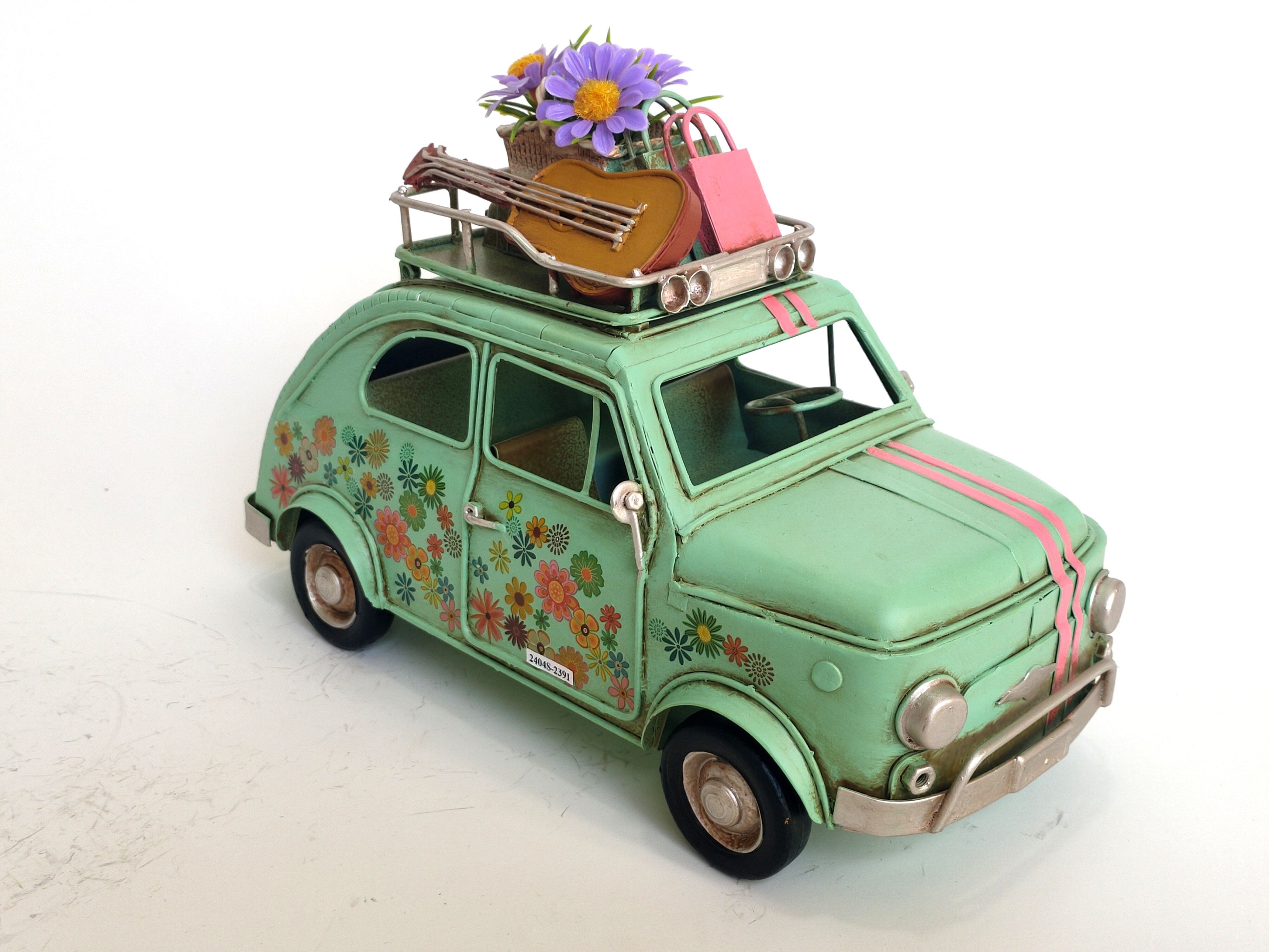 Handmade Green Vintage Travel Car with Flowers and Guitar – Decorative Metal Ornament