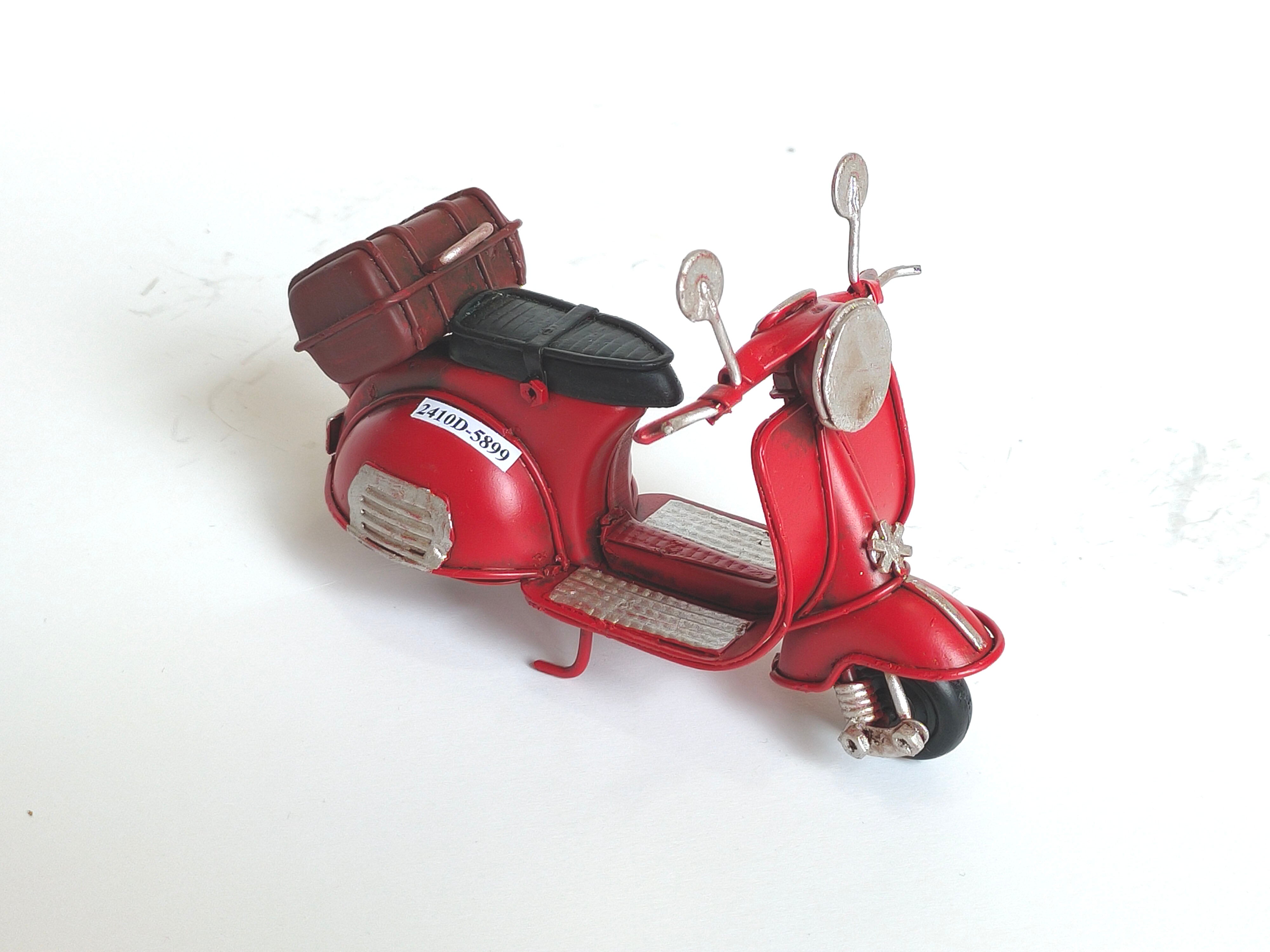 Vintage Metal Classic Scooter - Cream & Red