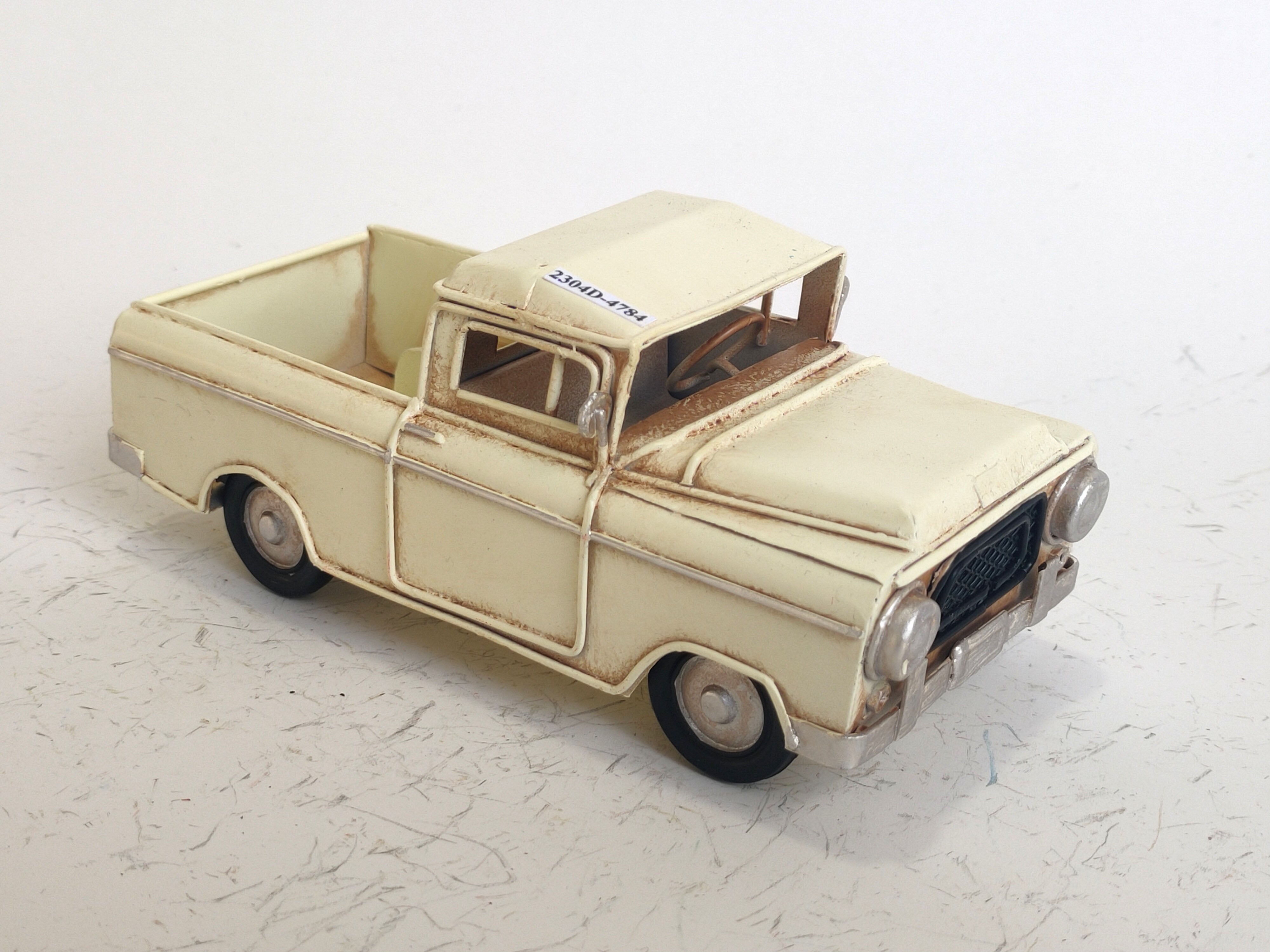 Vintage Metal UTE Cream